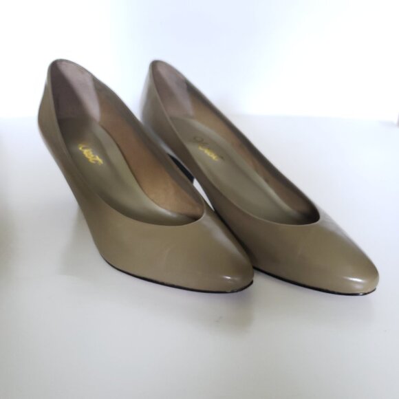 👠 9 West Khaki Leather Pumps - Classic & Comfortable (Size 6.5M) - Picture 3 of 14